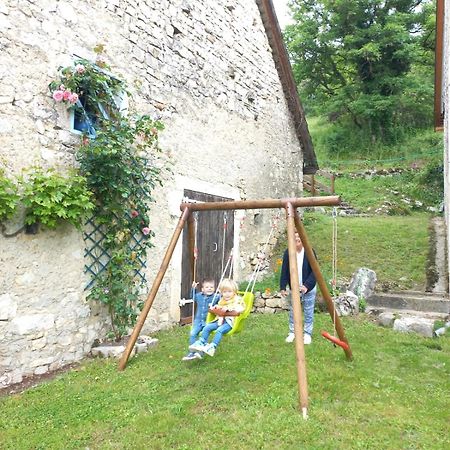 Chambres D'Hotes Des Deux Lacs Ceyzerieu Exterior foto