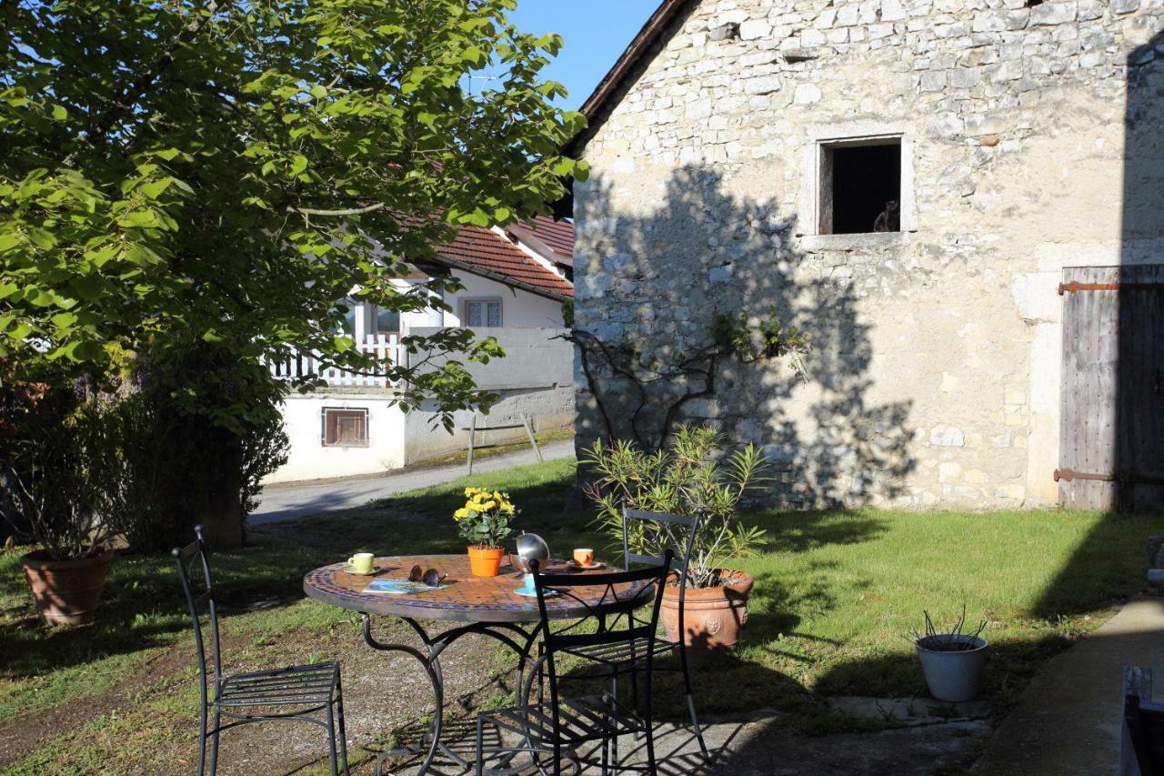 Chambres D'Hotes Des Deux Lacs Ceyzerieu Exterior foto
